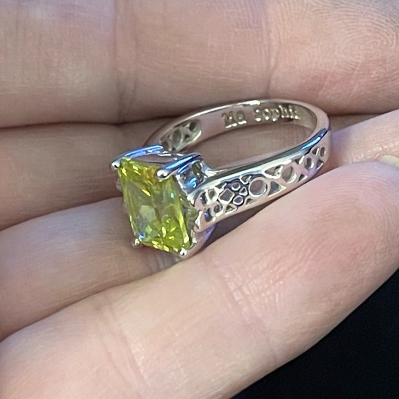 Lia Sophia - Appletini Silver Ring - Picture 3 of 5